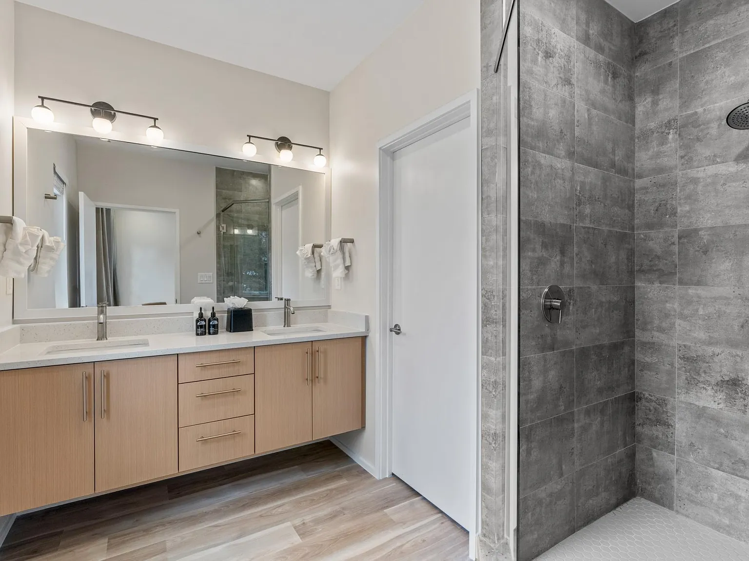 2 bed, 1250 sqft, $4,250 — Photo 4
