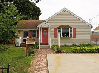 79 Oakland Ave, Pawtucket, RI 02861