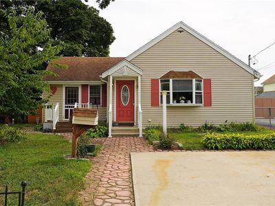 79 Oakland Ave, Pawtucket, RI, 02861