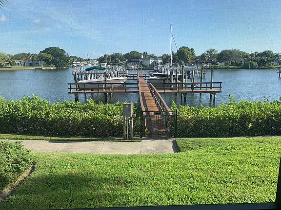 5th image of 628 Yardarm Dr