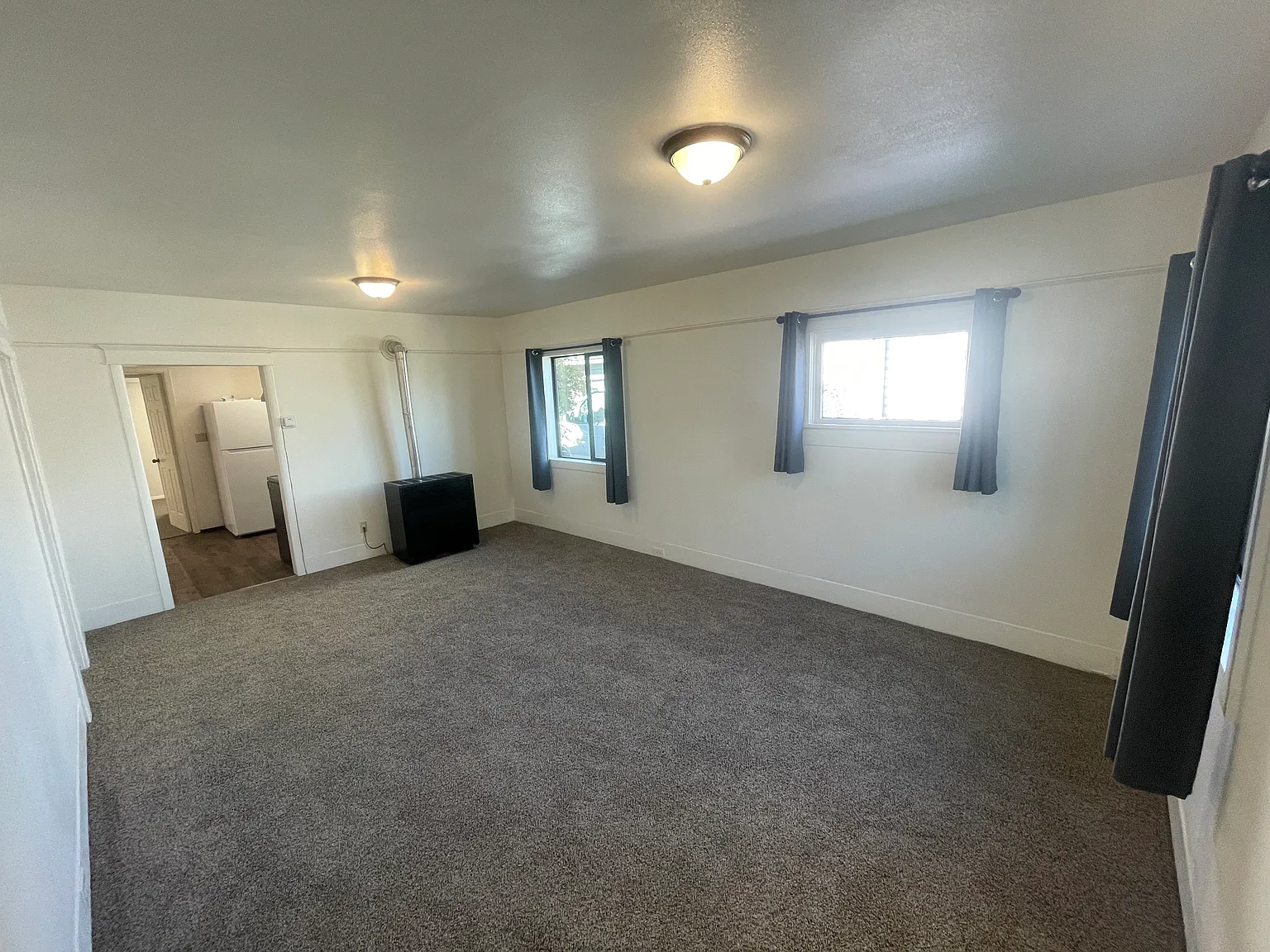 3 bed, 984 sqft, $1,900 — Photo 3
