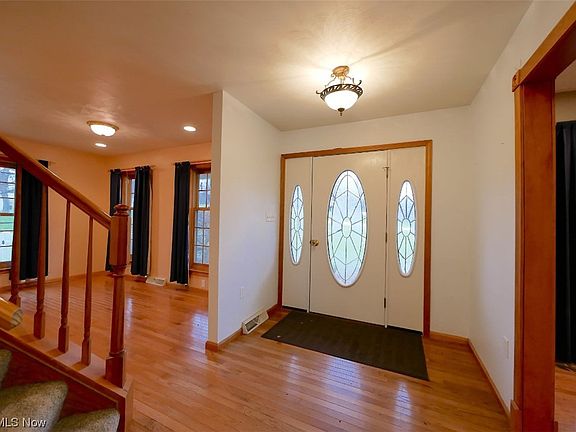 5th image of 109 Willow Springs Dr
