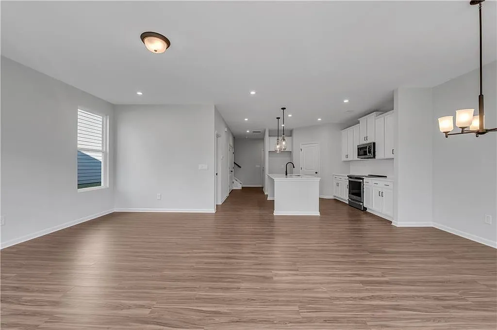 3 bed, 2.5 bath, 1924 sqft, $2,499 — Photo 1