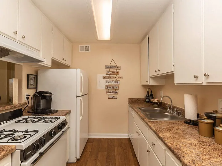 The Meadows Apartments — Photo 36