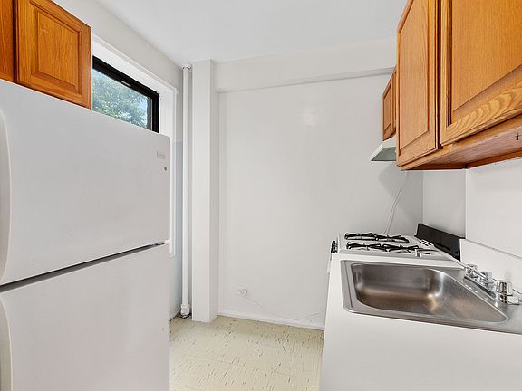 2nd image of 500 W 235th St