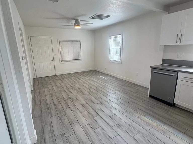 1422 S Casino Center Blvd — Photo 16