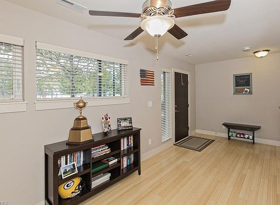 4th image of 1259 W 75th St #D-1259