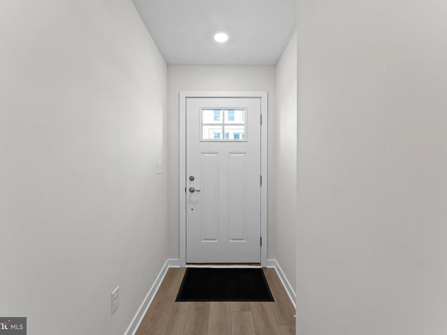 3 bed, 2.5 bath, 2225 sqft, $3,300 — Photo 4