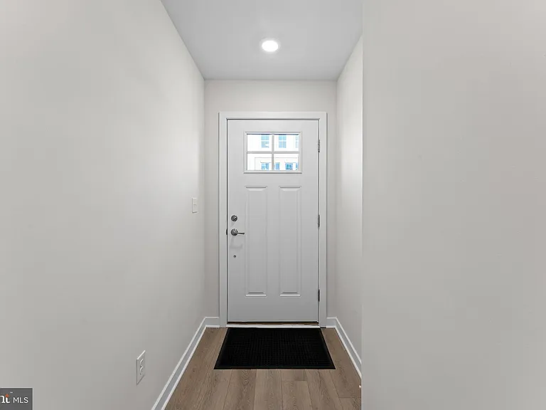 56 Continental Way — Photo 4