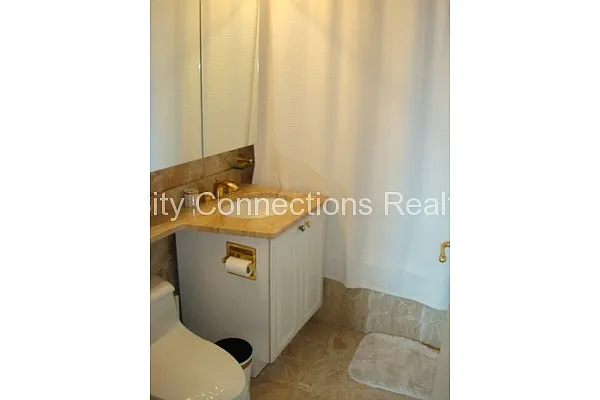 Rented by City Connections Realty | media 2