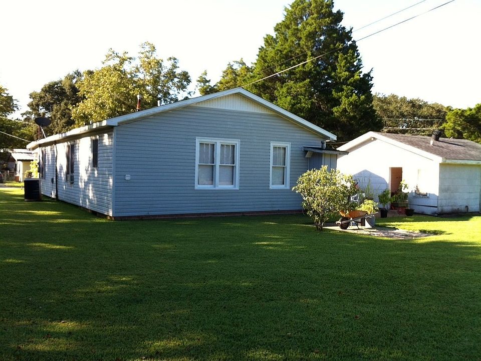 2nd image of 410 Edgar St