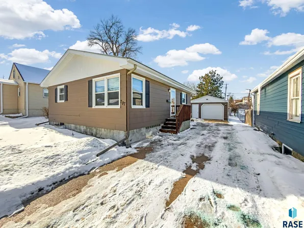 707 S Hawthorne Ave, Sioux Falls, SD 57104