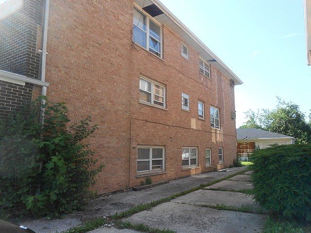 2nd image of 1880 State St