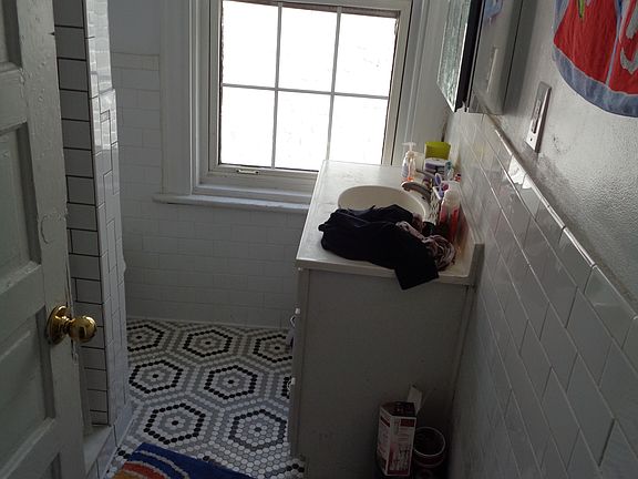 3rd image of 1307 W Cary St