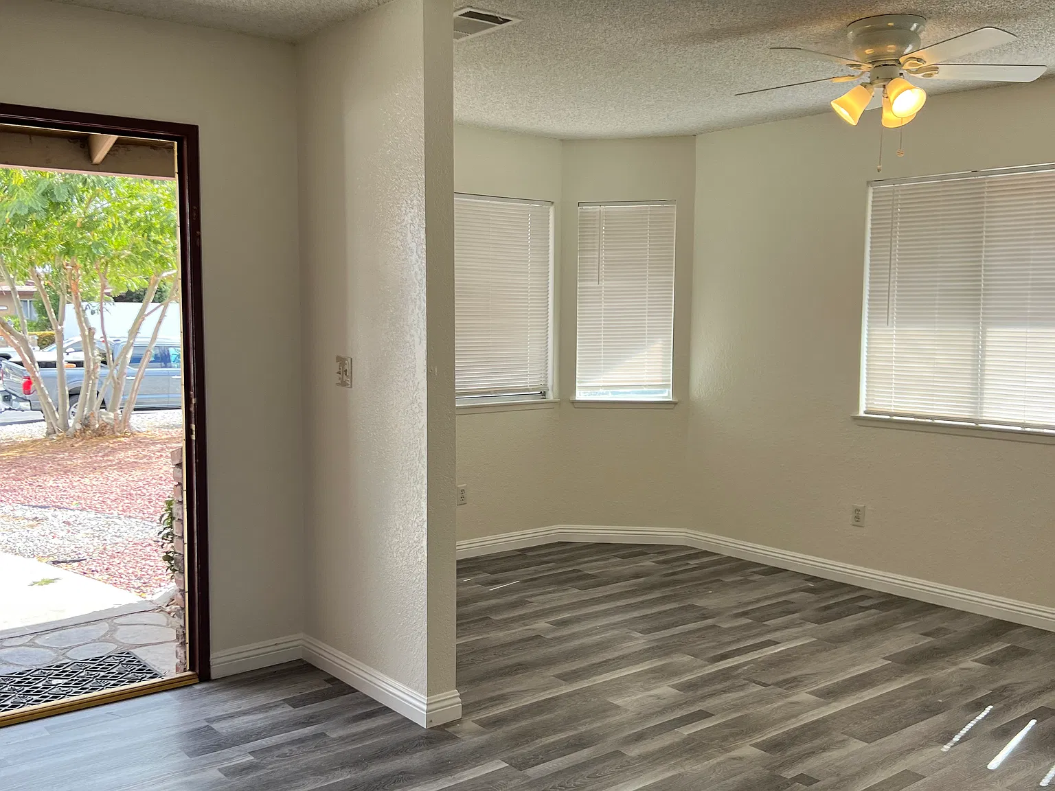 3 bed, 1727 sqft, $2,500 — Photo 2