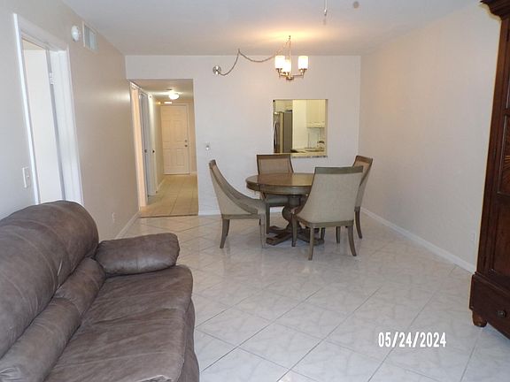 5th image of 458 Grove Isle Cir