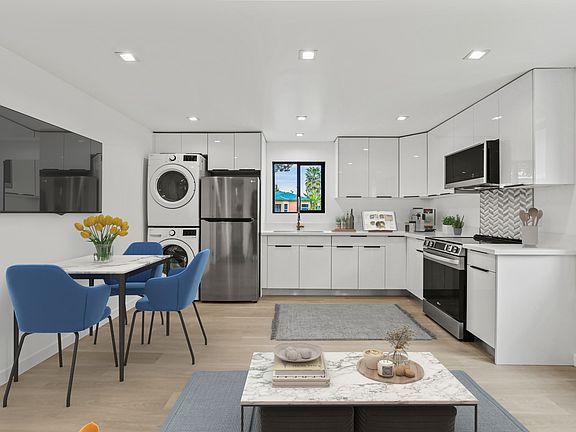 4th image of 2422 Meadowvale Ave #D