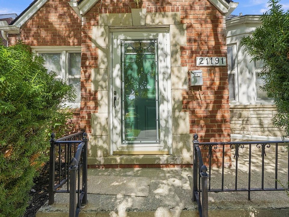 21191 Lochmoor St, photo 2