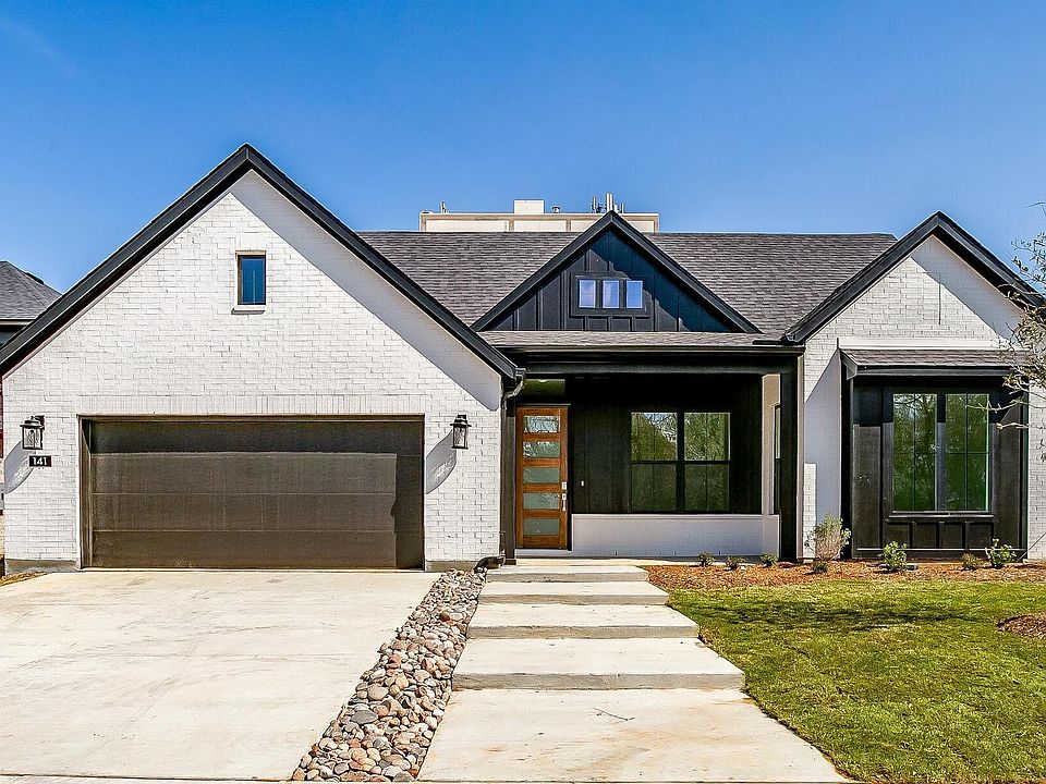 141 Paxton Circle - Elevation