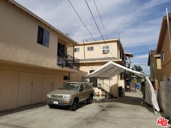 5th image of 854 E 27th St