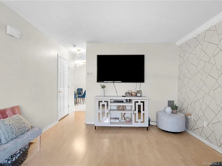360 W Spring St #A7 — Photo 11