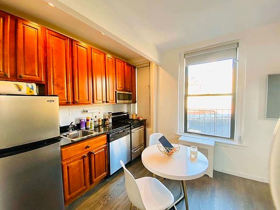 2nd image of 234 W 13th St #4D