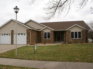 1106 Cherrywood Ln, Aberdeen, SD 57401