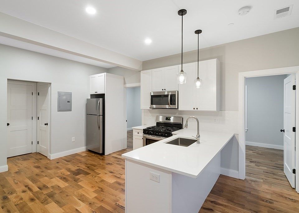 1st image of 479 Meridian St #3B