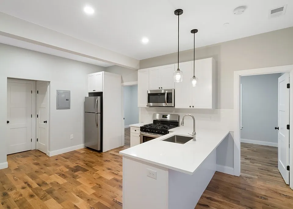473 Meridian St #3B