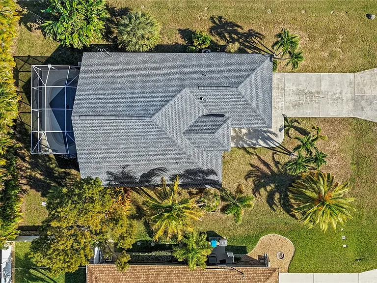 1831 SE Van Loon Ter — Photo 32