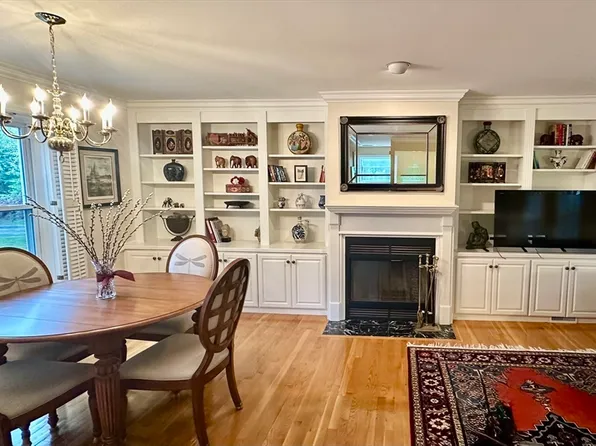 96 Anderer Ln APT 5, West Roxbury, MA 02132