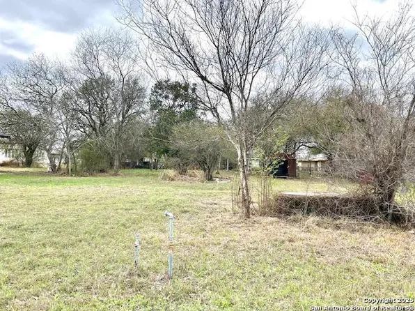 209 N Burke St., Beeville 78102