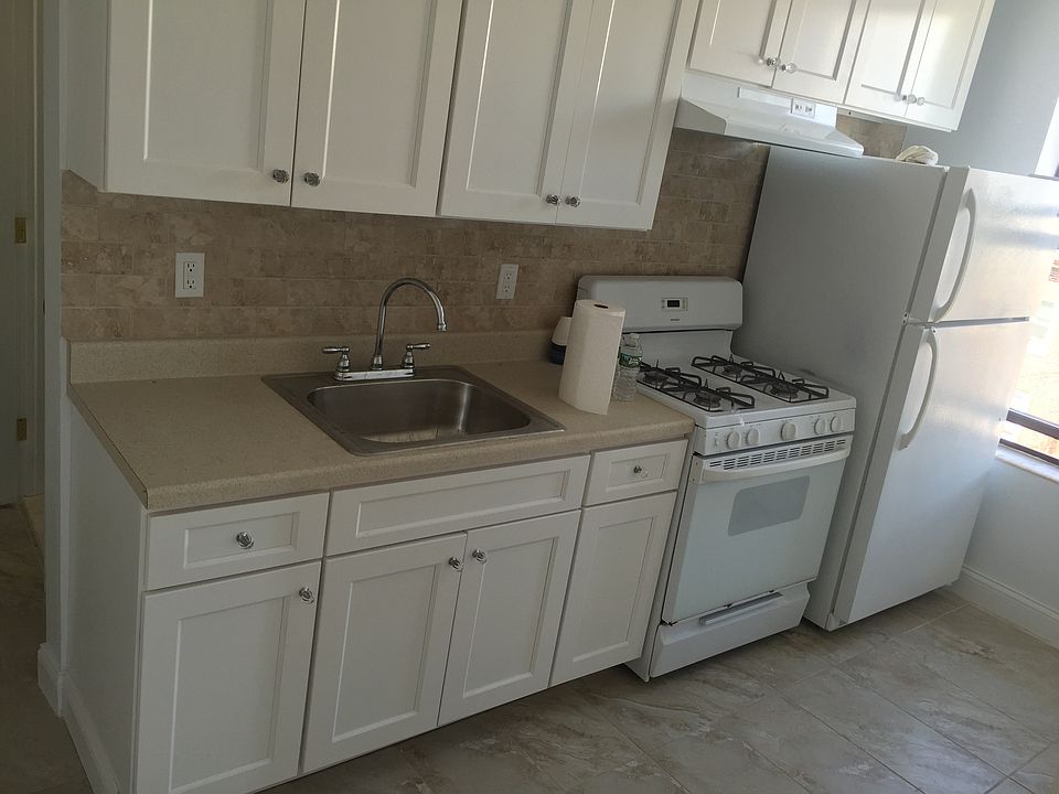 1st image of 3118 42nd St APT 5