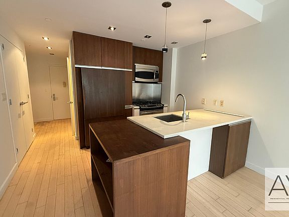 5th image of 601 Ocean Pkwy #1