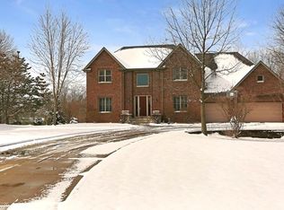 3 Woodland Dr, Lemont, IL 60439