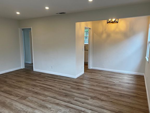 5th image of 1363 N Grand Oaks Ave