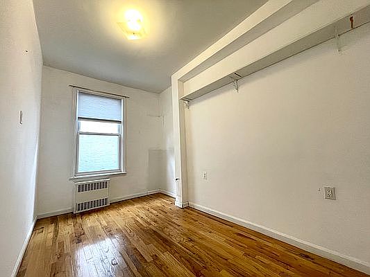 5th image of 11928 Metropolitan Ave #2