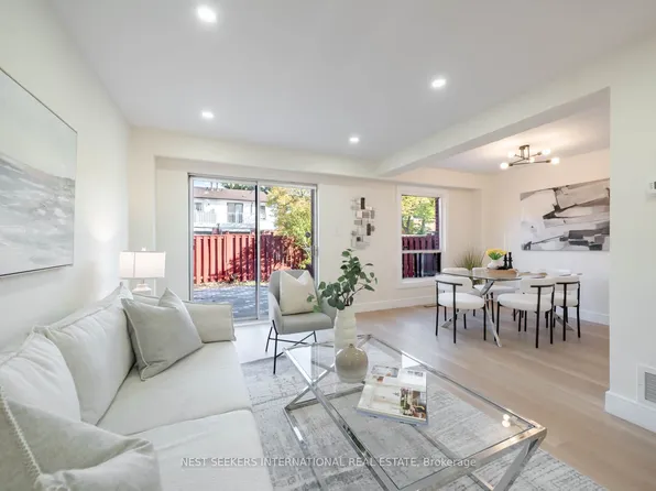 3430 Brandon Gate Dr #23, Mississauga, ON L4T 3T4