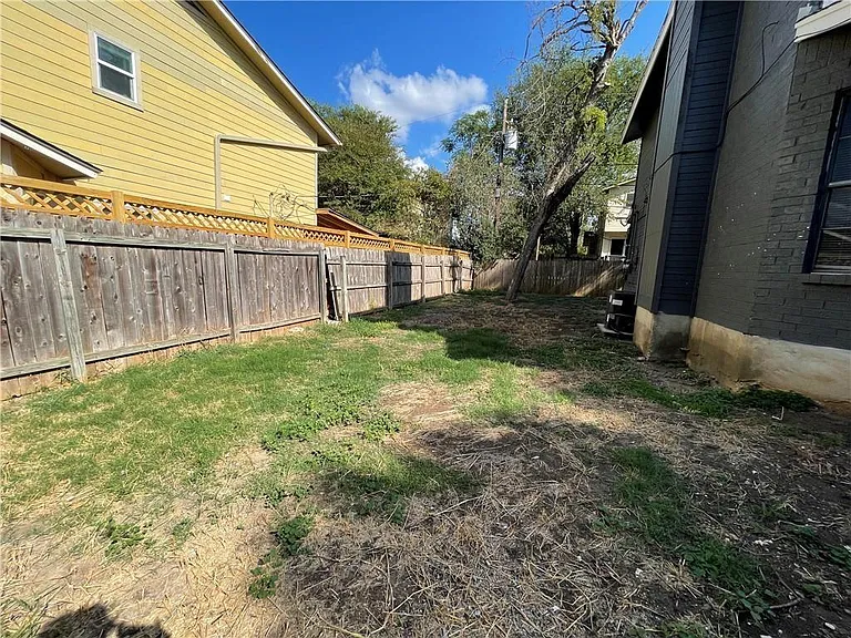 2009 Kirksey Dr #A — Photo 34