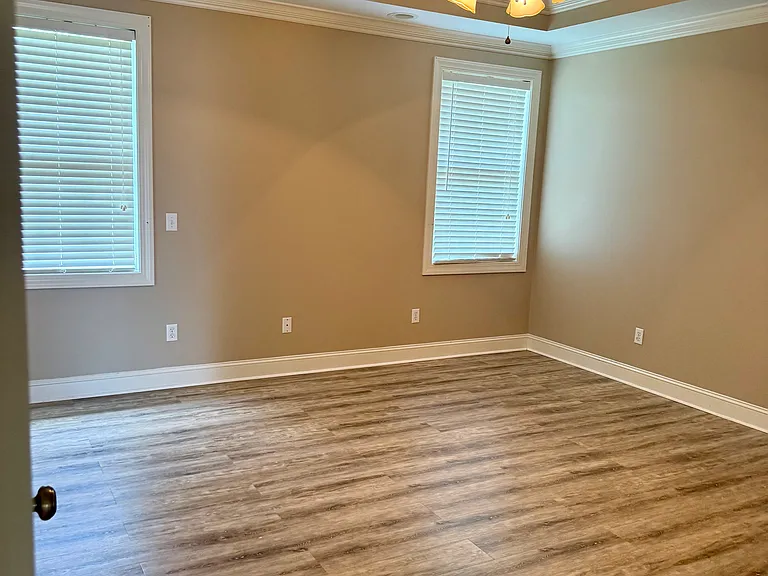 364 Springhill Dr — Photo 9