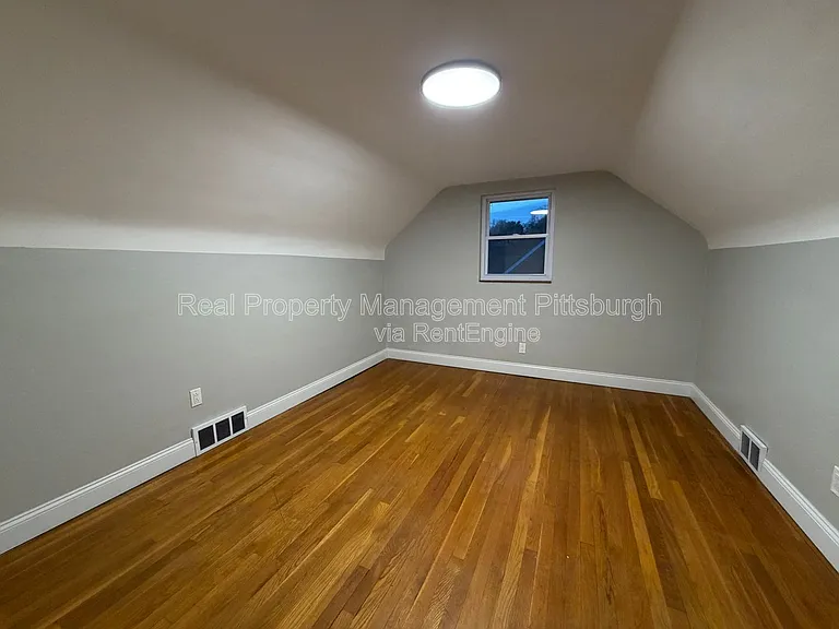1053 Edward Dr — Photo 12