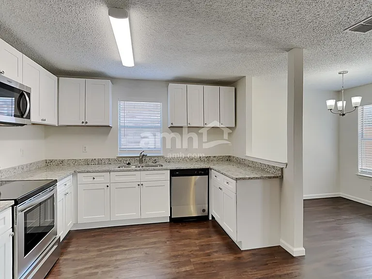1475 Stewart Dr — Photo 3