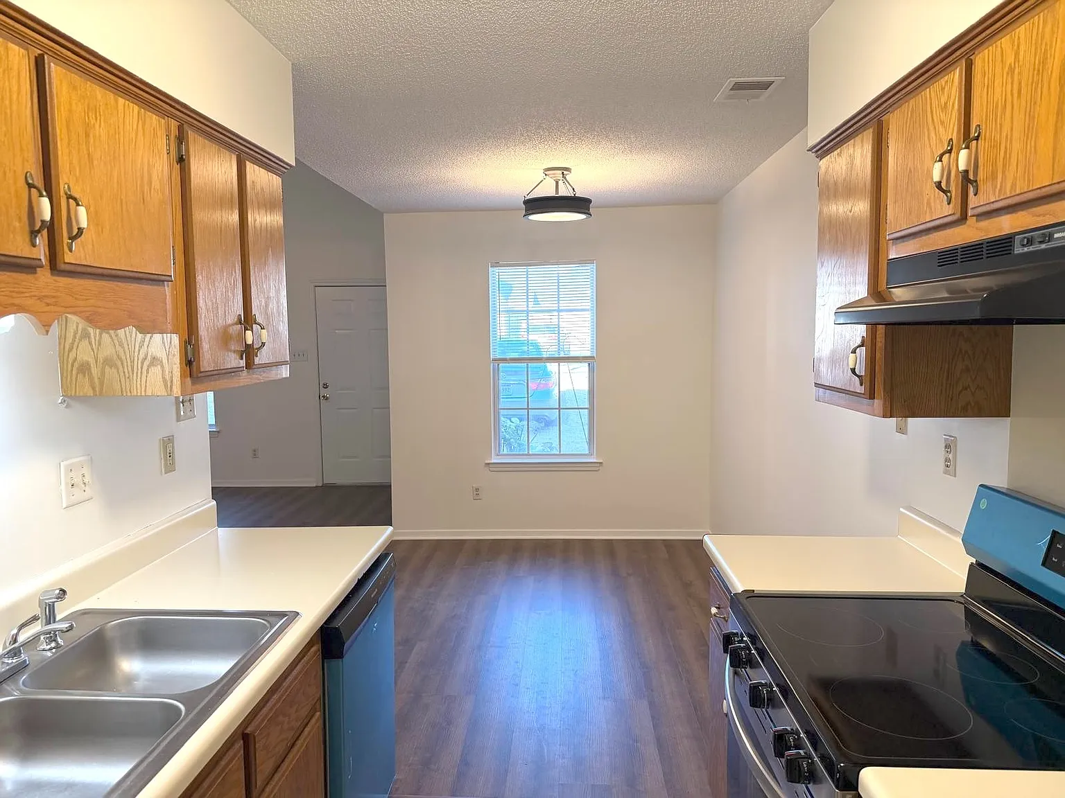 Cedar Creek - 4450 - 1 — Photo 2
