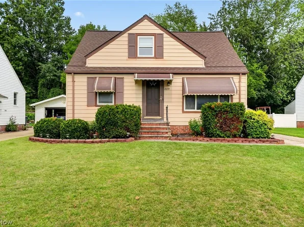 2239 Larchmont Dr, Wickliffe, OH 44092