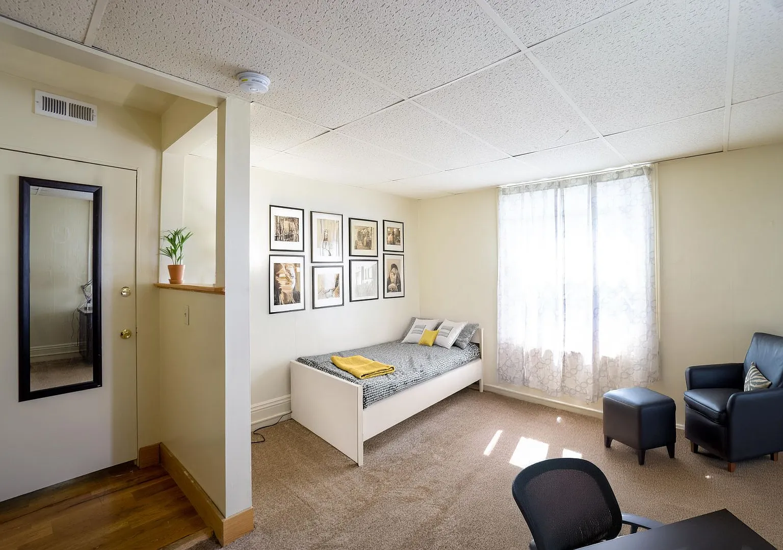 113 Comstock Place Furnished Rooms - Available 7/1/27 Or 8/1/27 — Photo 3