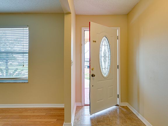4th image of 601 William Ellery St
