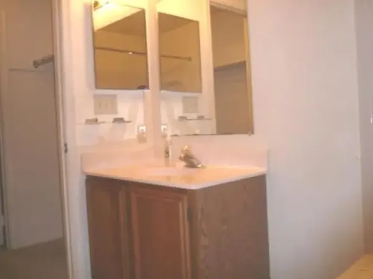 200 Grosvenor Ln #102 — Photo 21