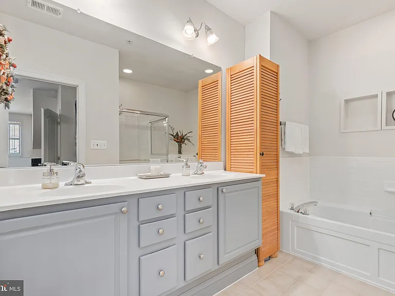 5114 Oneill Ln — Photo 30