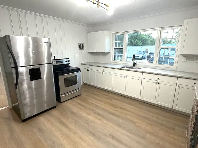 100 Fischer Blvd — Photo 12