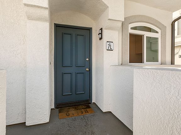 3rd image of 30902 Clubhouse Dr Unit 7L